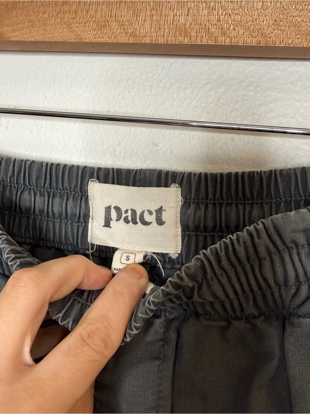 Pact Organic Cotton Canvas Shorts in dark grey size small 7 inch inseam